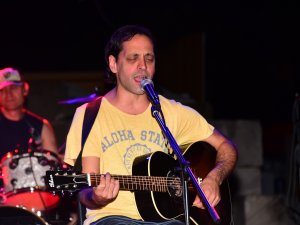 Duman’ın Solisti Kaan Söyledi, Eşi Ve Oğlu Oynadı