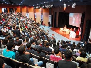 ’Siyasi Liderlerden Beklenen Liderlik Ve İletişim Tarzları’ Tez Konusu Oldu