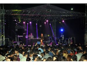 Zeynep Dizdar ADÜ’lü Gençleri Coşturdu