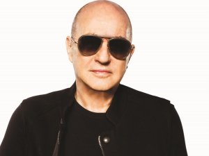 Fuat Güner Akustik Performansıyla Podyumda