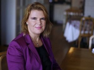 İş Kadını Ve Akademisyen Nurdan Tümbek Tekeoğlu, Okurlarıyla Buluşacak