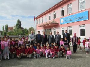 Eğitim Öğretime Yeni Başlayan Atatürk İlköğretim Okulu Bahçesine 45 Fidan Dikildi