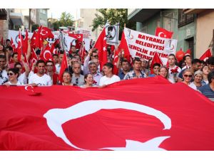 Hadıse Bayraklıyı Salladı