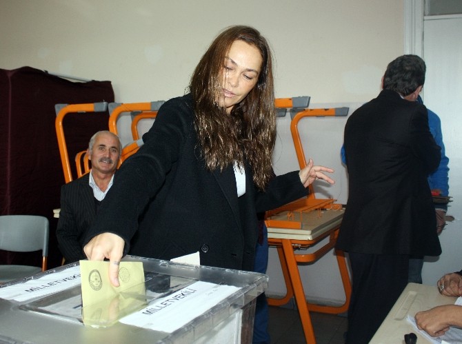 Hülya Avşar: “PKK Ve Tüm Kötülükler Gitsin”