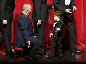 Cem Yılmaz’ın Yeni Filminin Galasında Yıldız, Oğlu Kemal Oldu