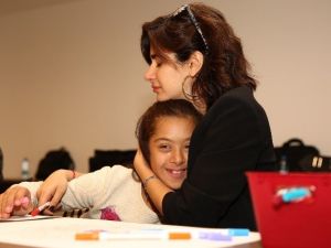 Altın Portakallı Nesrin Cavadzade, EXPO’da Özel Çocuklarla Buluştu