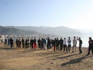 Doğuda Terör Gölgesinde Eğitim, Batıda Plajda Atletizm Dersi