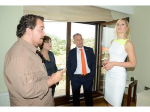 Serdar Ortaçı İzmir’de Yaşamaya İkna Edecek