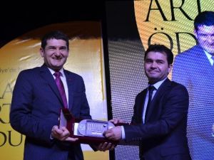 Yılın Rektörü Çağrı Erhan Oldu