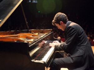 Piyanist Utku Asan, Kartallılar’ı Kendine Hayran Bıraktı