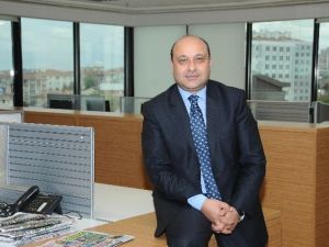 Gazeteci-yazar Altınışık’tan "B’aşka Vakit Kalmadı"