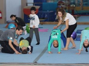 Özel Çocuklar Yüzme Ve Jimnastikle İyileşiyor