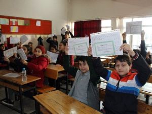 İzmir’de 670 Bin Öğrenci Karne Aldı