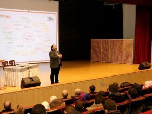 Kayhan Karlı: “Teknoloji, Destekleyici Bir Rol Üstlenmek Şartıyla Eğitim Süreçlerine Dahil Edilmeli”