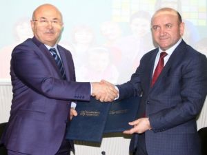 Teoriyle Pratiği Birleştiren Üniversite