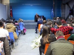 Hıncal Uluç “Duayen Sohbetleri”nde Öğrencilerle Buluştu