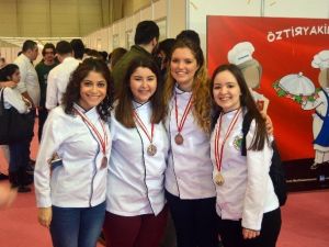 Haliç Aşçılık Öğrencilerine İstanbul Mutfak Günleri’nden 10 Madalya