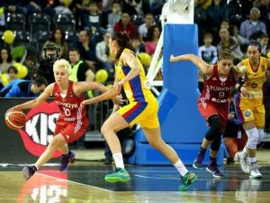 Turkcell, Kadın Basketbol Milli Takımlarının Ana Sponsoru Oldu