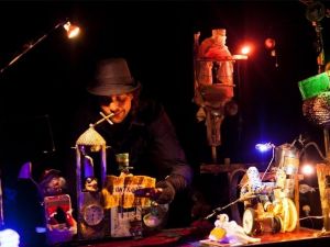 Karagöz’ün Artık Buca’da Bir Evi Var