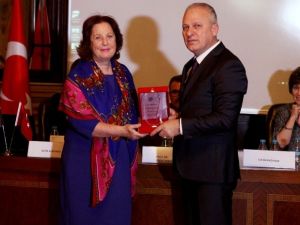 Yıldız Teknik Üniversitesi Ve Liv Hospital İşbirliği İle “Yıldızlı Sohbetler”