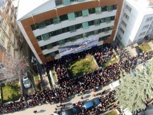 Özel Lisenin Bursluluk Sınavına 10 Bin Öğrenci Katıldı