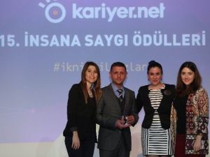 İAÜ İnsan Kaynakları Koordınatörlüğü, “İnsana Saygı Ödülü”nün Sahıbı Oldu