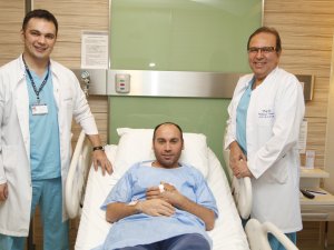Odun Toplarken Parçalanan Eli, Karnına Dikilerek Kurtuldu