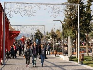 Atatürk Kent Parkı, Manisalılarla Doldu Taştı