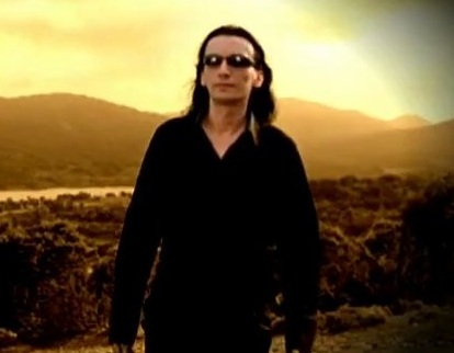 Gökhan Kırdar “Yerine Sevemem” Şarkısını Kime Yazdığını Açıkladı