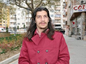 Egeli Sanatçı, Klibinde Ailesini Oynattı