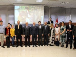 Tacik Öğrenciler, Fsm Vakıf Üniversitesinde Nevruz’u Kutladı