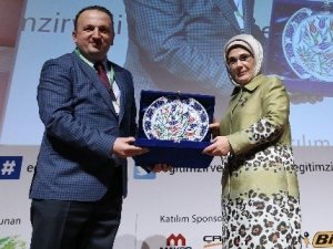 Emine Erdoğan: “Öğretmenlik Bir Memuriyet Değil, Bir Gönül İşçiliğidir”