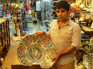 Cicişlerin Yıkıp Geçtiği Dükkanın Görüntüleri Ortaya Çıktı