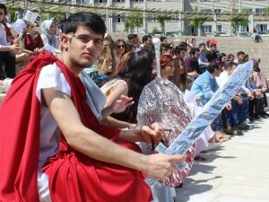 Antik Çağ Kıyafetleri Görücüye Çıktı
