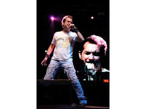 Altın Güvercinde Bengü Ve Kıraç Coşkusu