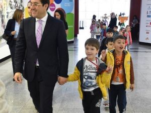 Başkan Hazinedar, Suriyeli Miniklerle Dans Etti