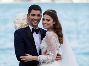 Ünlü Oyuncular Ezgi Eyüboğlu Ve Kaan Yıldırım Evlendi