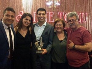 En Başarılı Genç Kuşak Erkek Oyuncusu Bademler’e