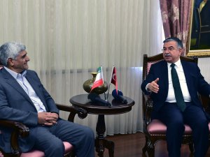 Milli Eğitim Bakanı Yılmaz, İranlı Bakan Farhadi İle Bir Araya Geldi