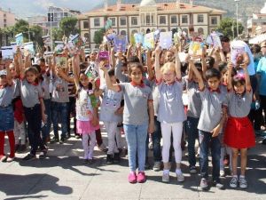 Manisa’da 2023 Öğrenci Aynı Anda Kitap Okudu