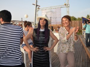 Hande Yener’e Baskın Şakası