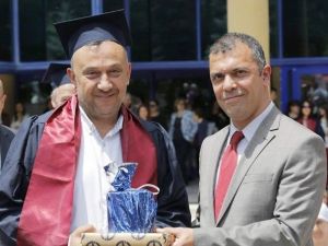 43 Yaşındaki Memur Kamu Yönetimi Bölümü’nü Türkiye Birincisi Olarak Bitirdi