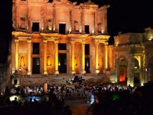 Celcus Kütüphanesi’nde Sihirli Flüt Dinletisi