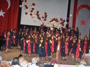 Ydü Sağlık Bilimleri Fakültesi Mezunları Diplomalarını Aldı