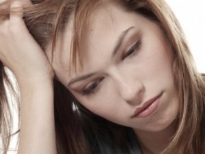 Dermatolog Ertek: "Kaşlarınızı Sürekli Ovuşturmayın"