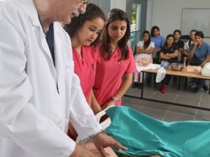 Gaü Modern Sağlık Laboratuvarları İle Eğitimde Fark Oluşturuyor