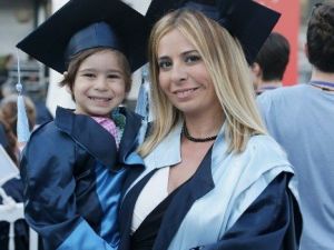 Diplomasını Çocuğuyla Aldı