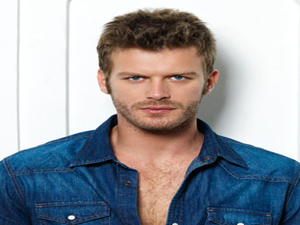 Kıvanç Tatlıtuğ, Bodrum’da Bir Bayanla Görüntülendi