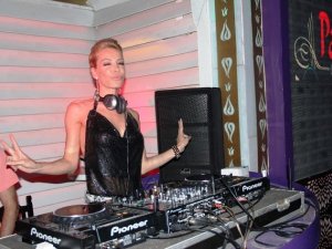 Öykü Serter Kadim Dostu Kemal Doğlu’nun Yerine Sahne Aldı