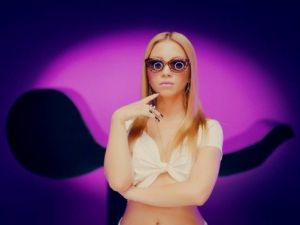 Ece Seçkin’den İzmirlilere Özel Dans Şov